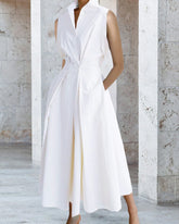 Ärmlös modeklänning med ståkrage